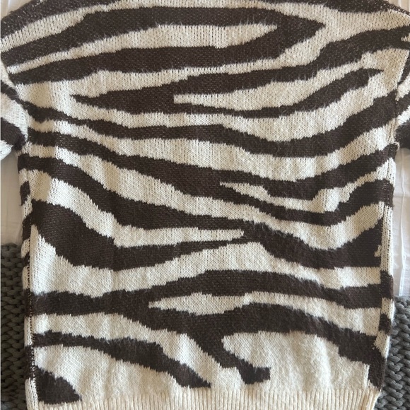 Cheetah Print XS Sweater - Picture 4 of 5